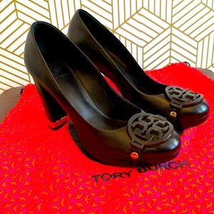 Tory Burch Black leather 2.5 inch heels, size 6.5